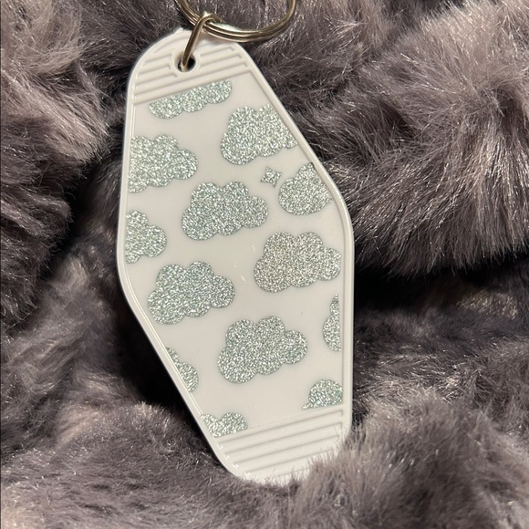 Cloud Pattern Keychain - Picture 3 of 3